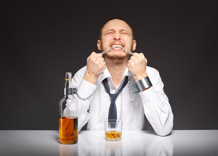хронический алкоголизм его стадии и основные симптомы лечение